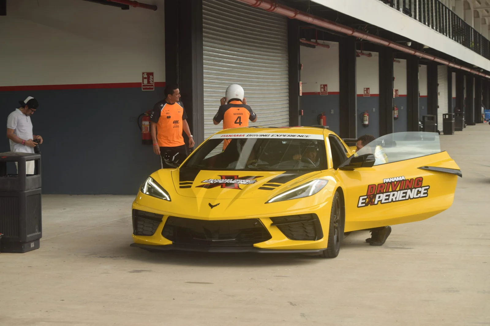Panama Driving Experience — 5 Vueltas en Corvette C8